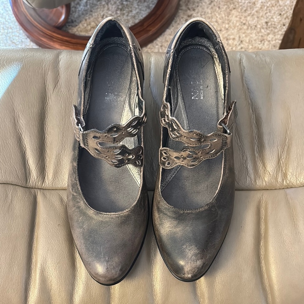 Naot 39/8.5 Gray Leather Shoes